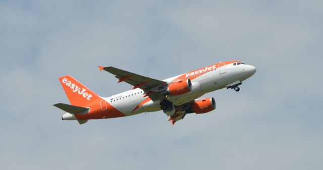 Airbus A319 (G-EZGE) - Taken from the Havanna Nature Reserve.