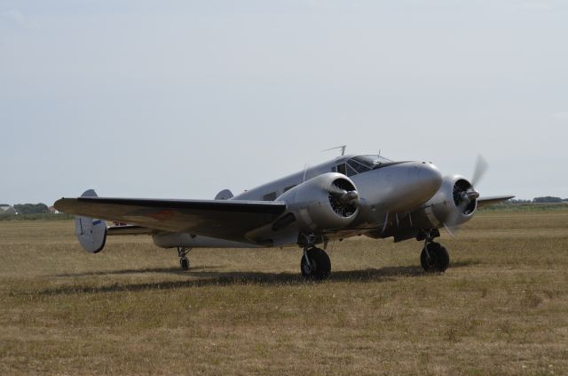 Beechcraft 18 (PH-KHV)