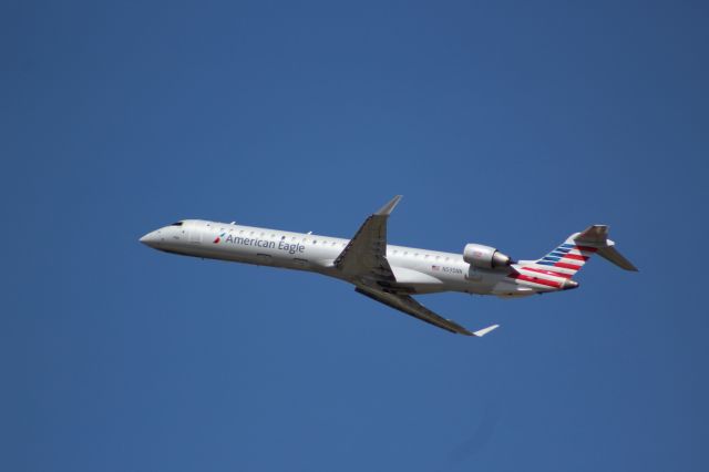 Canadair Regional Jet CRJ-900 (N595NN)