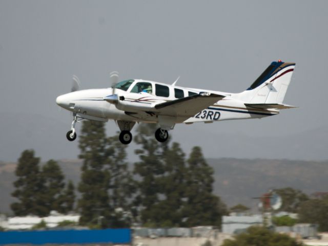 Beechcraft Baron (58) (N823RD)