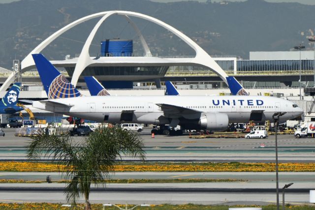 Boeing 777-200 (N78001) - 02-06-23