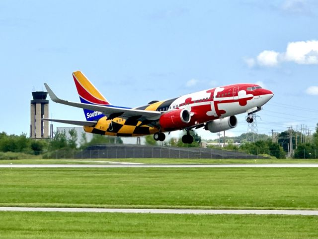 Boeing 737-700 (N214WN)