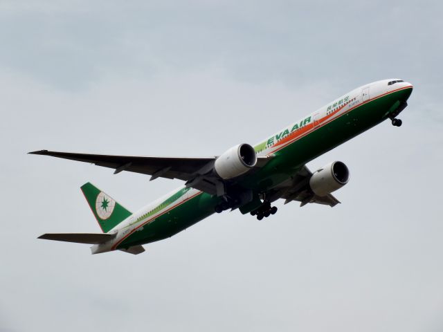 BOEING 777-300ER (B-16703)