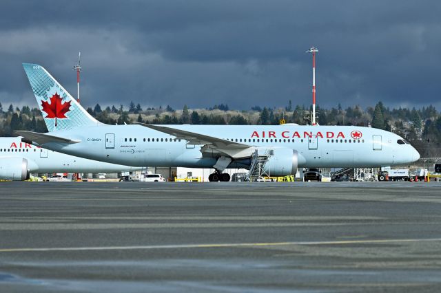 Boeing 787-8 (C-GHQY)