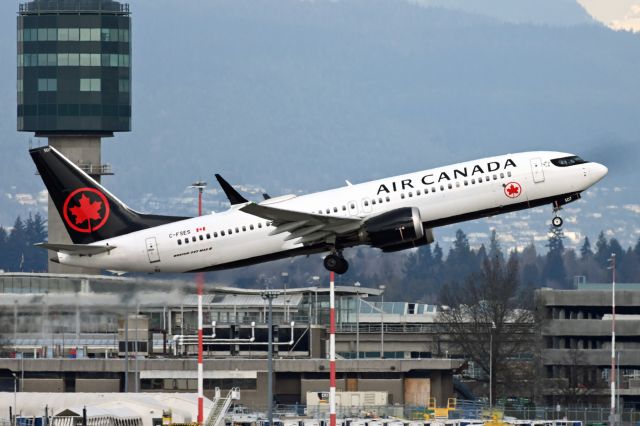 Boeing 737 MAX 8 (C-FSES)