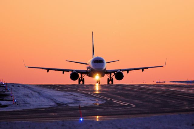 Embraer 170/175 (N643RW) - Taxiing to Rwy 25 for a trip to ORD/KORD at sunset.