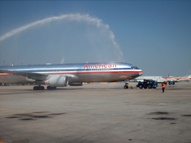 BOEING 767-300 (N392AN)
