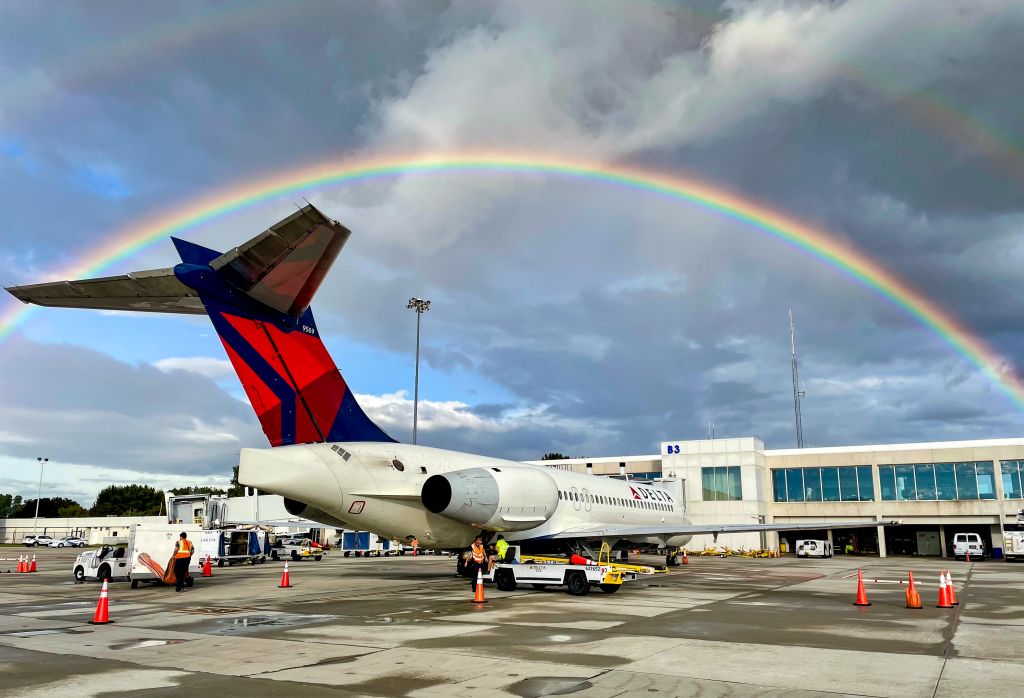 Boeing 717-200 (N607AT) - Found the pot of gold at the end of the rainbow!  9/1/21.