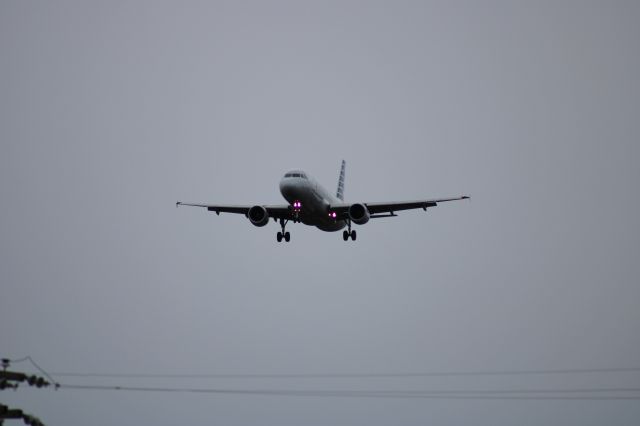 Airbus A320 (N128UW)