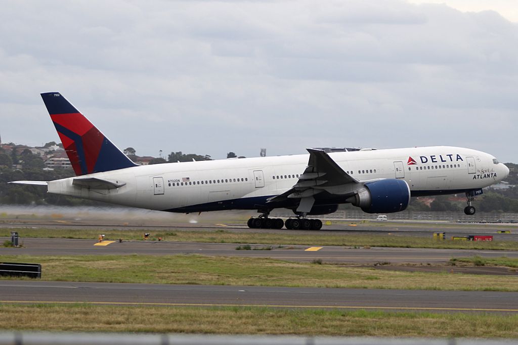 BOEING 777-200LR (N702DN) - on 2 December 2017