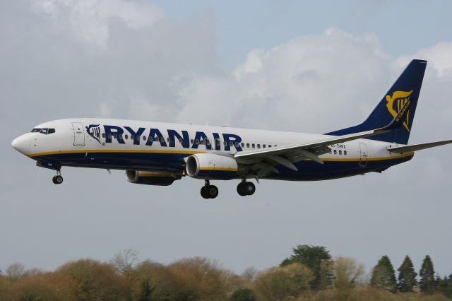 Boeing 737-800 (EI-DWZ) - Boeing 737-8AS(WL), on final rwy 25L, Brest-Guipavas Airport (LFRB-BES)