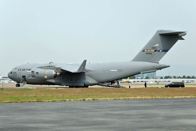 Boeing Globemaster III (N44128) - Loading up Vice President Bidens motorcade.