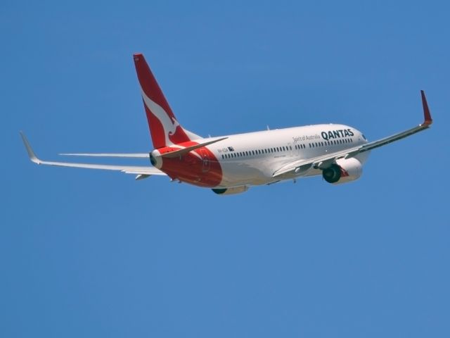 Boeing 737-800 (VH-VZW) - Getting airborne off runway 23. Wednesday January 4th 2012.