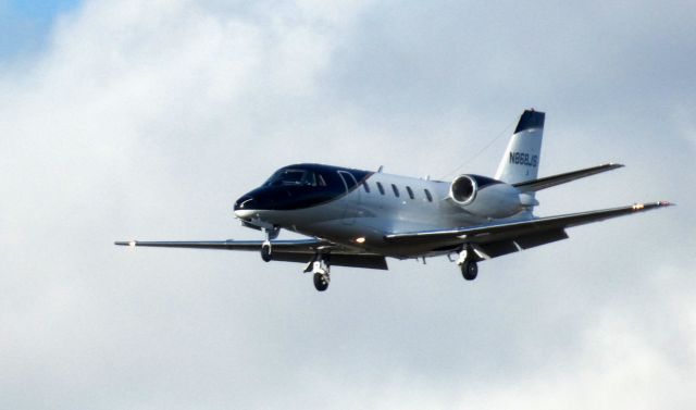 Cessna Citation Excel/XLS (N868JS) - On final is this 2001 Cessna Citation 560XL in the Autumn of 2020.