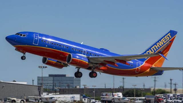 Boeing 737-700 (N963WN) - Departing runway 4