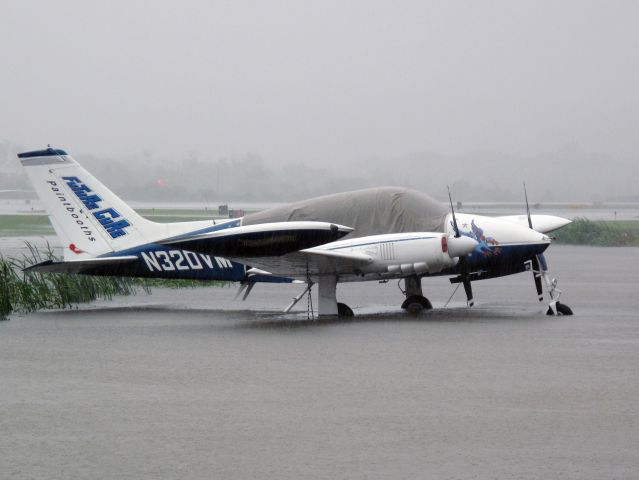 Cessna 402 (N320VM)