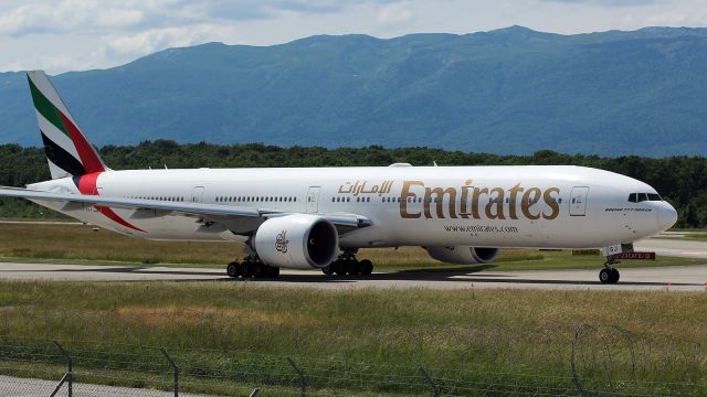 Boeing 777-200 (A6-EGJ)