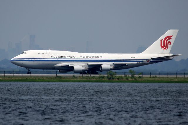 Boeing 747-400 (B-2477)