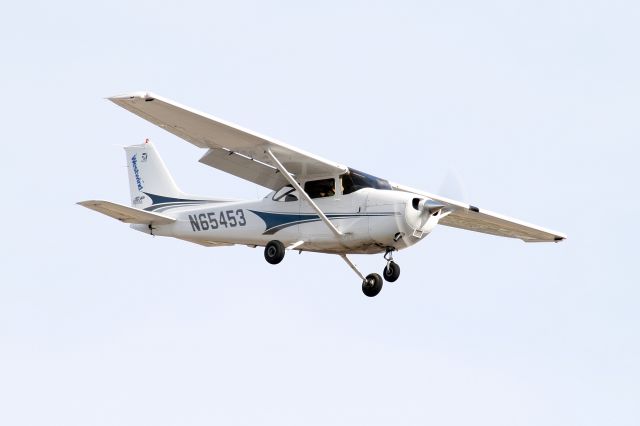 Cessna Skyhawk (N65453) - Cessna 172 flying the pattern at Scottsdale Airport