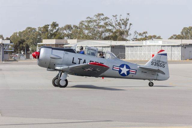 North American T-6 Texan (VH-USR) - North American T-6 Harvard Mk. IV (VH-USR) taxiing at Wagga Wagga Airport