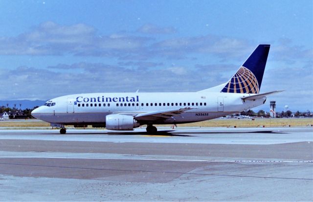 Boeing 737-500 (N33635) - KSJC Mid 1999 at San Jose, LN 2771 rolling to Runway 30L for Denver. United did not take this jet up from Continental.