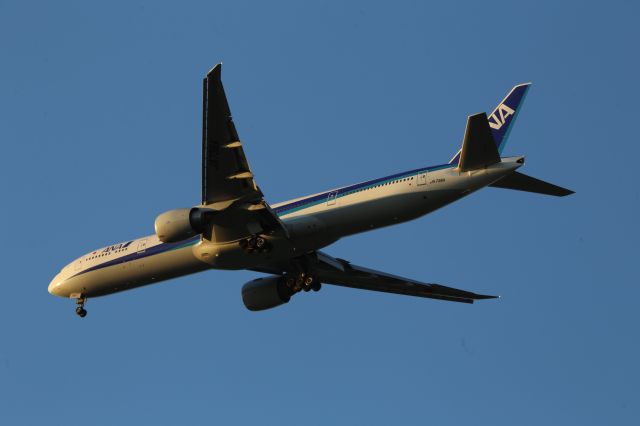 BOEING 777-300ER (JA736A)