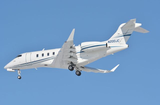 Canadair Challenger 350 (N200JC) - Final to 24R in CYHU. 09-4-2025