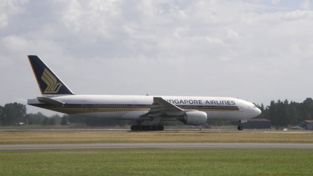 Boeing 777-200 (9V-SVC)