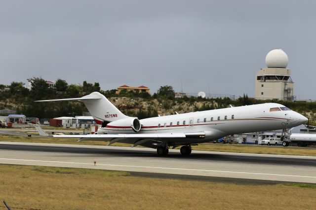 Bombardier Global Express (N575WB) - N575WB Landing