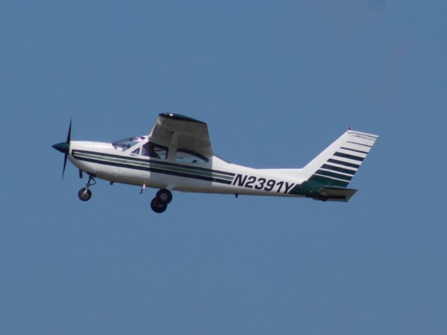 Cessna Skylane (N2391Y) - Taken at Saratoga County Airport on Aug.9,2017