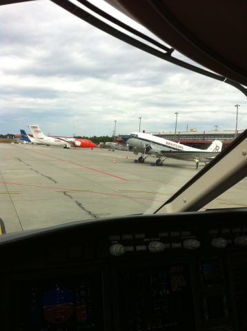 Douglas DC-3 (HB-IRJ) - Taken in Geneva. Breitlings DC3. Photo courtesy of my friend Kevin C.