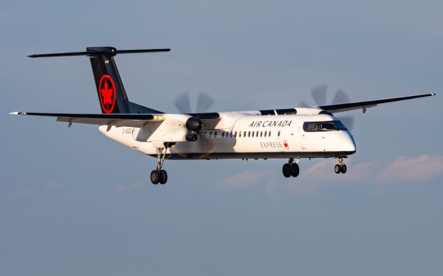 de Havilland Dash 8-400 (C-GGDU)