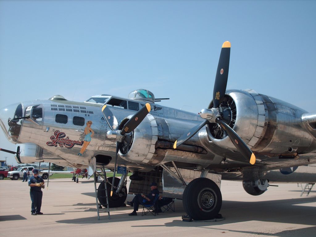 Boeing B-17 Flying Fortress (N9323Z)