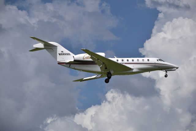 Cessna Citation X (N986QS) - 8/7/2016: Net Jets Cessna 750 landing at KHOU.