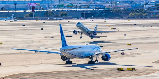 Boeing 757-200 (N963CA) - A National Airlines 757-200 taking off from PHX on 2/9/23 during the Super Bowl rush. Taken with a Canon R7 and Tamron 70-200 G2 lens.