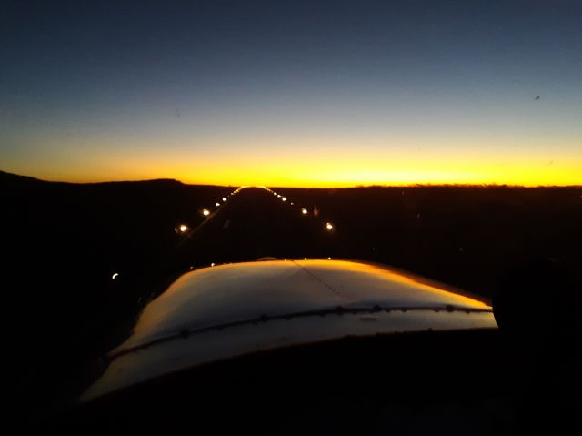 Cessna Skyhawk (N8783B) - Departing rwy 25