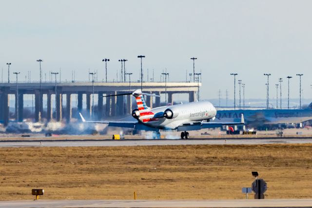 Canadair Regional Jet CRJ-700 (N709SK) - SkyWest CRJ700 landing at DFW on 12/27/22. Taken with a Canon R7 and Tamron 70-200 G2 lens.