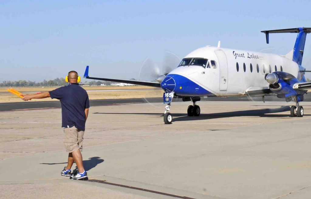 Beechcraft 1900 (N165YV) - Bonny marshals the Might Beechcraft 1900 out of the Merced Terminal.