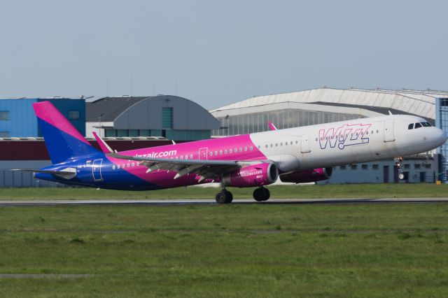 Airbus A321 (HA-LTC)