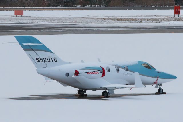 Honda HondaJet (N529TG) - Honda HA-420 HondaJet ELITE  18. DEC. 2018 (hakodateairport hokkaido japan)