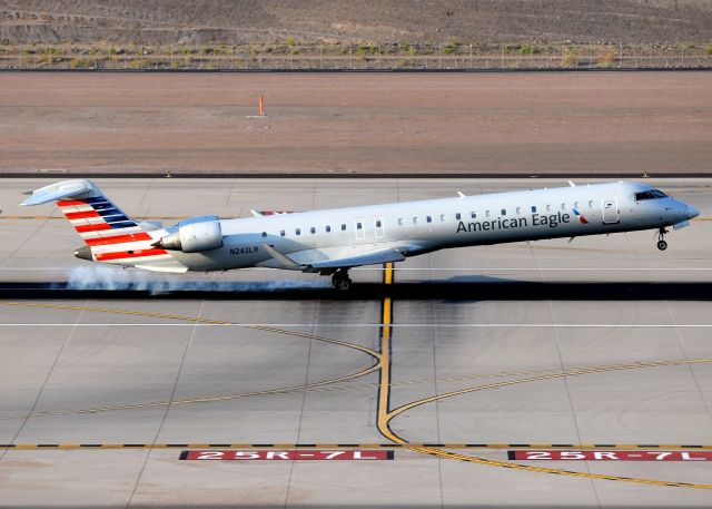 Canadair Regional Jet CRJ-900 (N242LR)