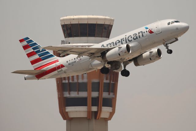 Airbus A319 (N828AW) - Taking off from Phoenix International Airport in a temperature of 116 degrees.