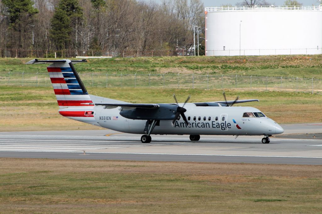 de Havilland Dash 8-300 (N331EN)