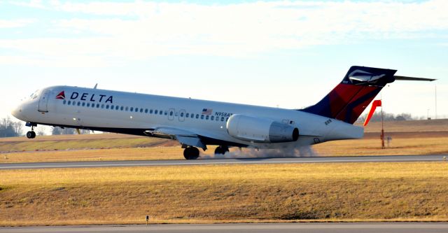 Boeing 717-200 (N958AT) - N958AT on touchdown at Mcghee Tyson on January 26, 2018.