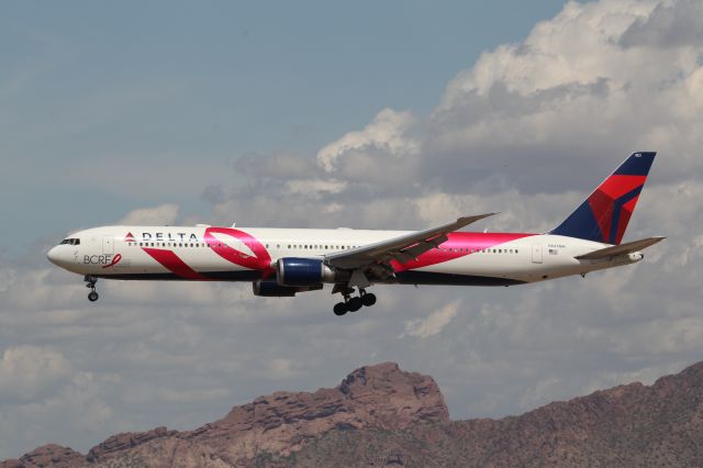 BOEING 767-400 (N845MH) - The Delta BCRF special livery Boeing 767-400 was spotted arriving at Phoenix Sky Harbor before turning around and flying to MSP on March 22, 2019.