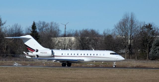 Bombardier Global 5000 (N122QS) - Taxiing for departure is this 2022 Bombardier Global Express 5500 in the Winter of 2024.