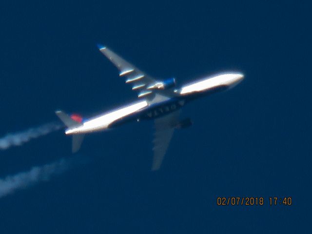 Airbus A330-300 (N812NW)