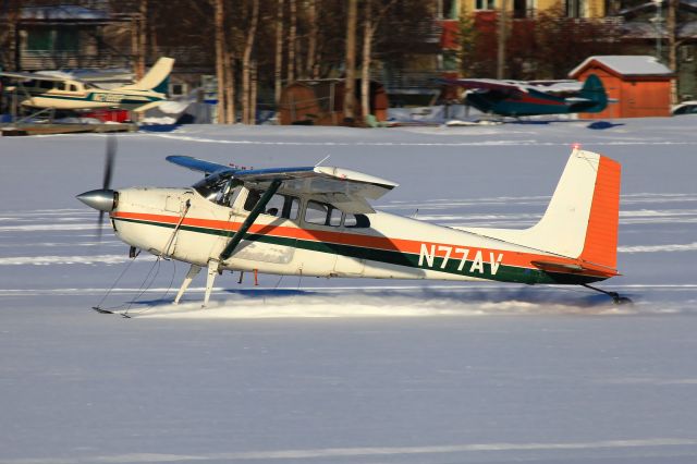 Cessna Skywagon 180 (N77AV)