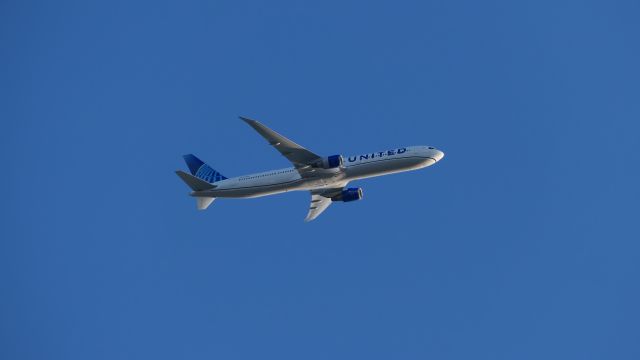 BOEING 767-400 (N76065)