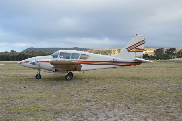 Piper Apache (VH-FTJ) - Aztec FTJ at Flinders Island, Jan 2017